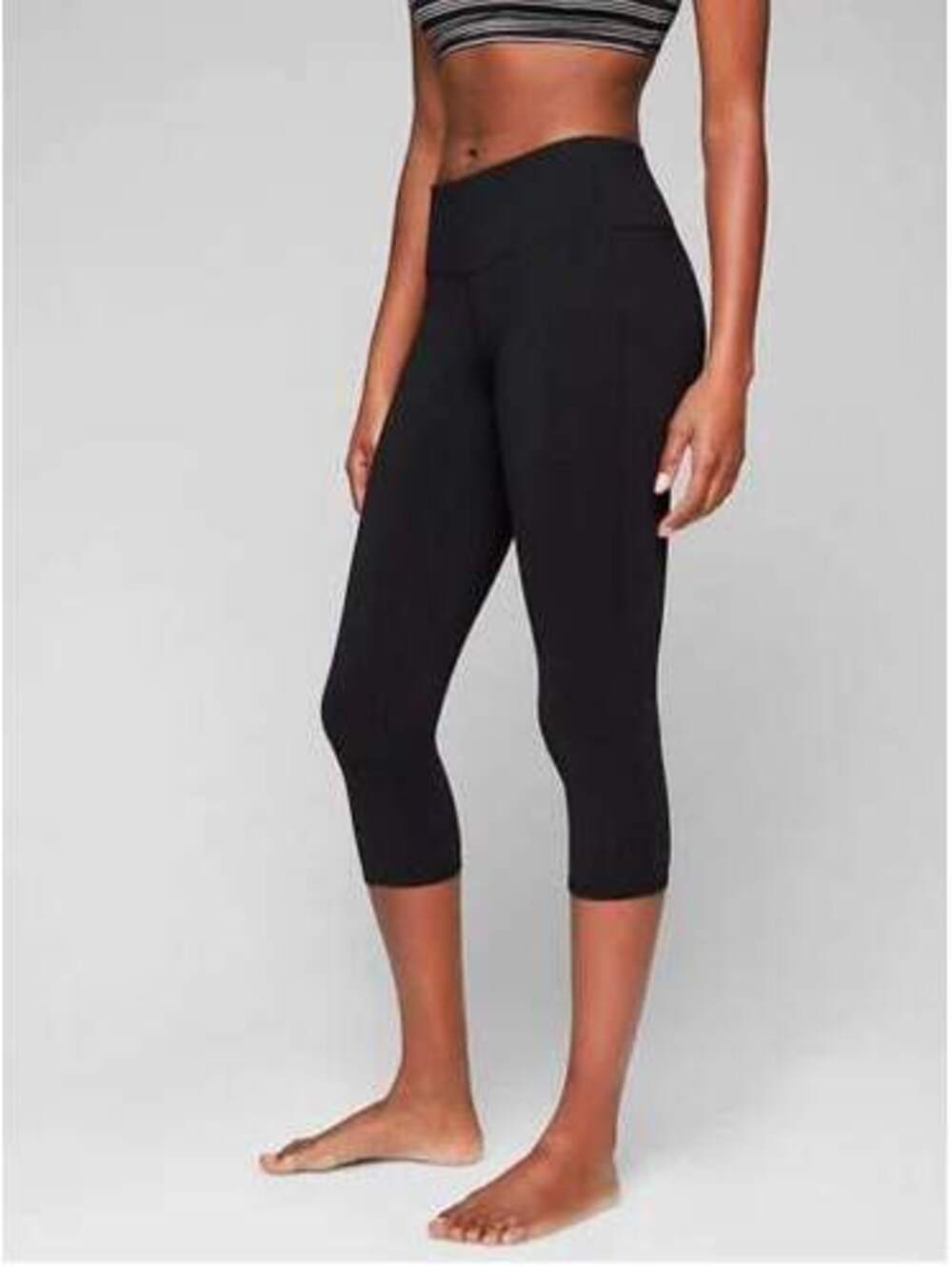 Athleta High Rise Chatarunga Black Capri Leggings Size M Yoga Athletic Pants